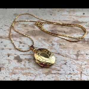 Vintage oval locket